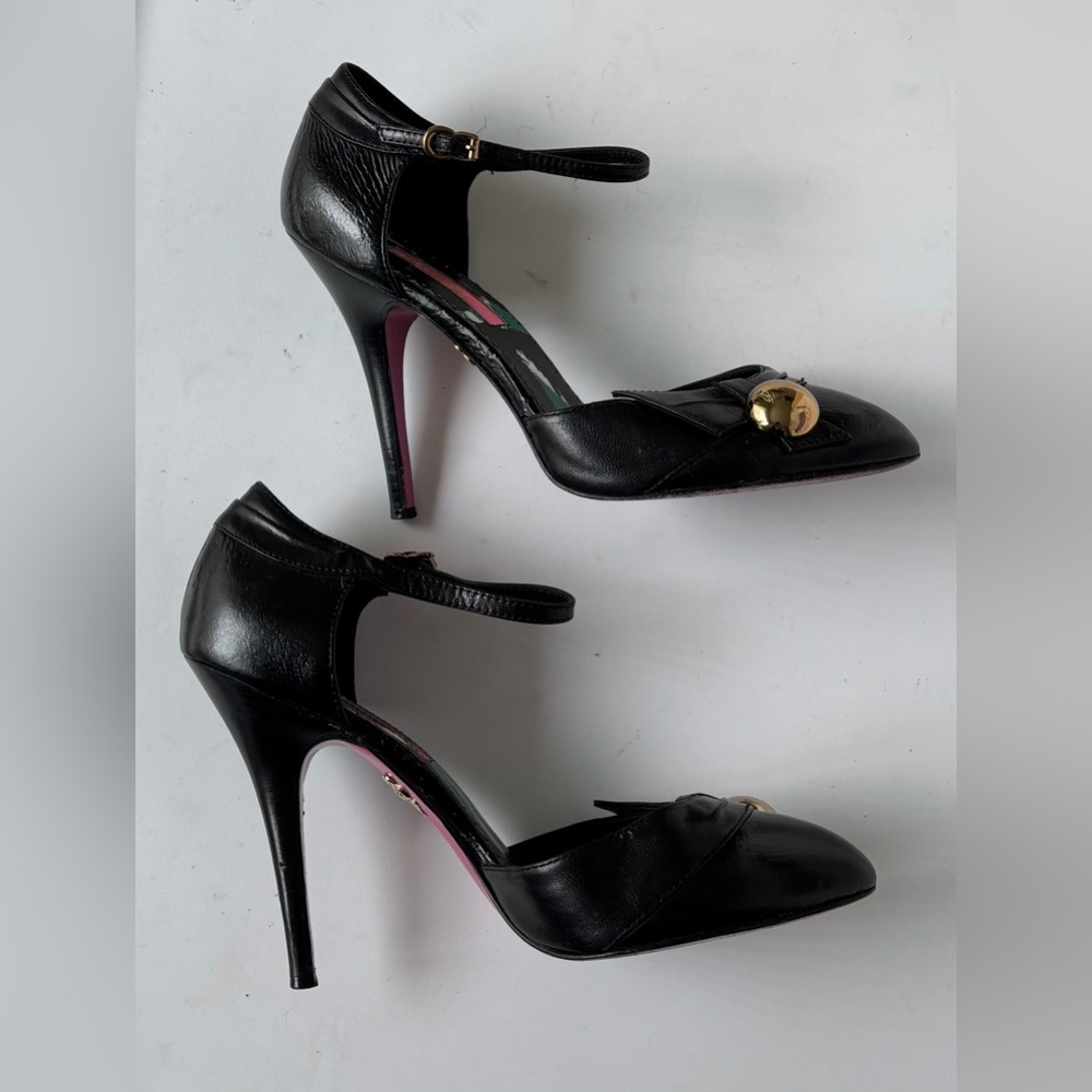 Betsey Johnson Y2K Black Leather Stilettos Ankle Strap Bow & Gold Button Size 7 - Picture 3 of 11